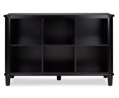 Regał drewniany z sześcioma otwartymi półkami, w kolorze czarnym. Produkt stoi frontalnie, o wymiarach 127x40x80 cm. Prosta, minimalistyczna forma, lekko zaokrąglone krawędzie. Brak dodatkowych dekoracji lub napisów.