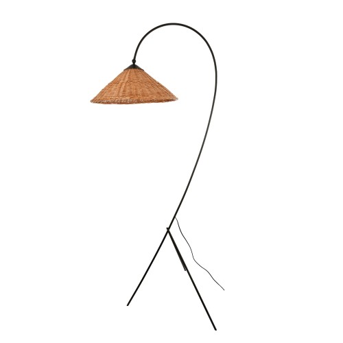Lampa podłogowa modern farmhouse z wiklinowym stożkowym abażurem na czarnej, łukowatej podstawie. Wysokość 180 cm, kabel widoczny u podstawy, zdjęcie frontalne na białym tle.