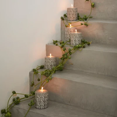 Świeca Szaro-Beżowa RM Monogram Pillar Candle Flax Riviera Maison 6