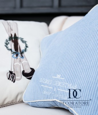 Poduszka Haftowana Dekoracyjna Narty Świąteczne - Różne Kolory Tkanin 3