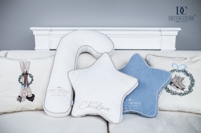 Poduszka Haftowana Dekoracyjna Narty Świąteczne - Różne Kolory Tkanin 9