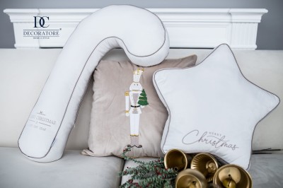 Poduszka Haftowana Dekoracyjna Dziadek Świąteczny - Różne Kolory Tkanin 3