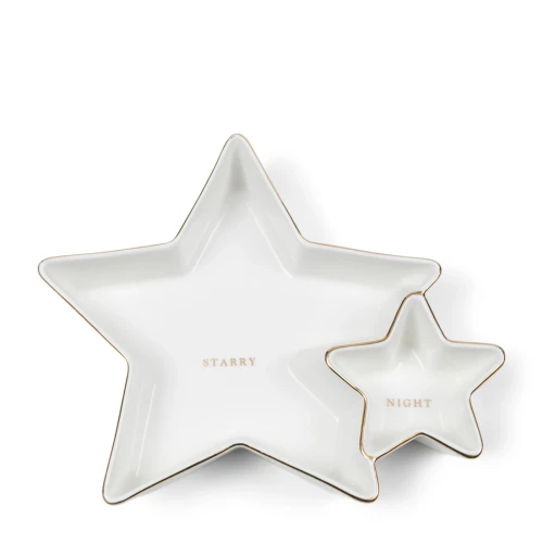 Białe miseczki Gwiazdki Starry Night S Riviera Maison z złotą obwódką, większa z napisem „STARRY”, mniejsza „NIGHT”, ułożone razem na białym tle, idealne na przekąski i desery.