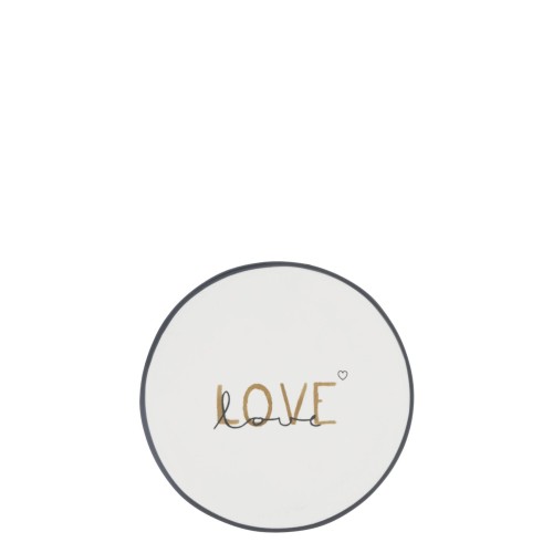 Talerzyk Podstawka Double Love Bastion Collection w kolorze białym z dekoracją love w odcieniach złota i czerni. Okrągły kształt, z delikatną, ciemną obwódką. Produkt leżący na białym tle, bez dodatkowych akcesoriów w otoczeniu.