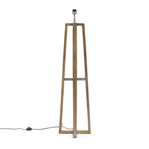 Lampa podłogowa Royalton Riviera Maison o wysokości 134 cm, wykonana z drewna w naturalnym odcieniu. Stojąca konstrukcja z prostymi liniami, z widocznym gwintem na żarówkę u góry. Kabel z włącznikiem w kolorze czarnym, na białym tle.