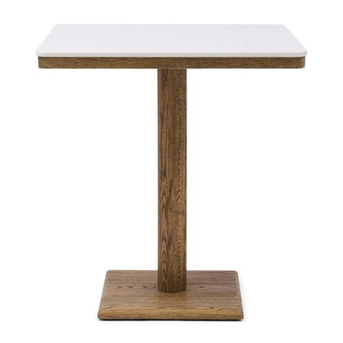 Stolik Bistro Amalfi 70x70 cm z białym blatem i brązową, drewnianą nogą w kształcie prostokątnym. Ujęcie frontalne, pokazujące wyraźnie kontur i strukturę materiałów. Prosty, nowoczesny design idealny do wnętrz oraz na taras lub do ogrodu.