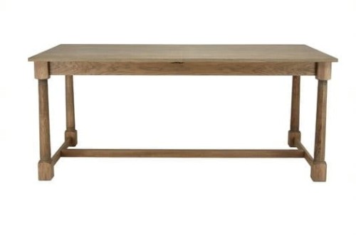 Stół Wellington Laura Ashley, naturalne drewno, prostokątny kształt, wymiary 180-230x90x76 cm. Ujęcie frontalne, stojący na czterech solidnych nogach. Gładka powierzchnia blatu, widoczne struktury drewna. Brak dodatkowych akcesoriów w tle.