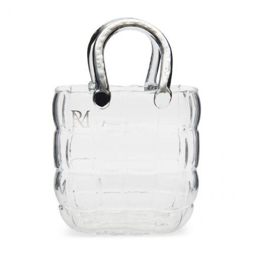 Wazon Lovely Bag L marki Riviera Maison, przezroczysty, prostokątny, z przetłaczanymi bokami i srebrnymi, metalowymi uchwytami. Stoi pionowo na białym tle, podkreślając fakturę i elegancki design.