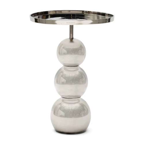 Stolik Elysee z metalową, błyszczącą podstawą z trzech kul i okrągłym blatem, pokazany z boku na jednolitym tle, podkreślający nowoczesny design i elegancję, ważny przy aranżacji wnętrza.