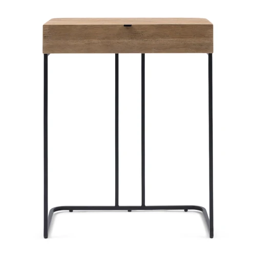 Biurko Acorn Riviera Maison z drewnianym blatem w kolorze naturalnym i czarnymi metalowymi nogami. Produkt stoi frontalnie, z widoczną szufladą. Prosta forma, idealne do nowoczesnych wnętrz. Tło białe, co podkreśla detale mebla.