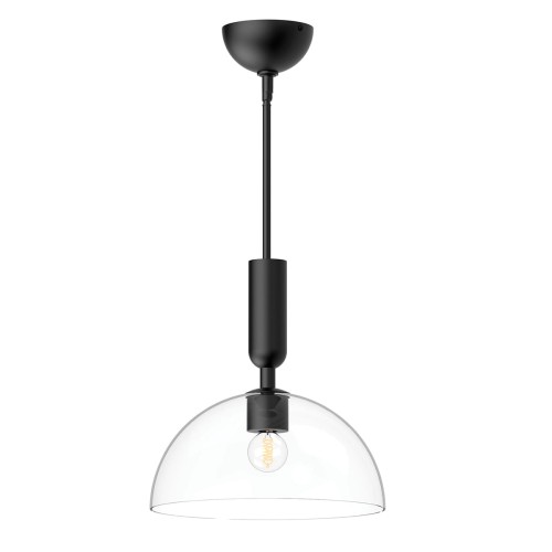 Czarna lampa wisząca Jude z przezroczystym kloszem w kształcie półkuli. Produkt zawieszony na cienkim przewodzie, z metalowym uchwytem. Widziany z przodu, zbliżone ujęcie ukazujące detale lampy. Tło białe.