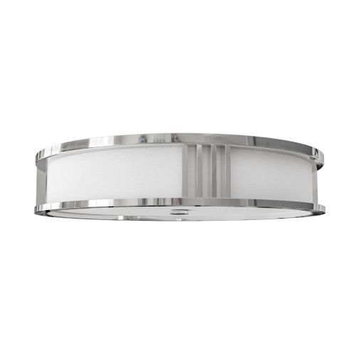Plafon Sandro Cromo o średnicy 50 cm w kształcie okrągłym. Posiada metalową, błyszczącą ramę w kolorze chromu oraz białą tkaninę jako element dekoracyjny. Produkt przedstawiony z boku na jednolitym tle.