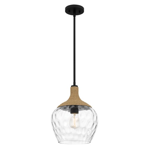 Lampa wisząca w matowej czerni, z przezroczystym, szklanym kloszem w kształcie kropli. Obudowa z naturalnego materiału u góry. Montowana na cienkim, czarnym przewodzie. Widoczna żarówka w środku. Produkt widoczny frontalnie na jednolitym tle.
