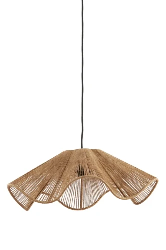Designerska lampa sufitowa Fodara o średnicy 48 cm, wykonana z plecionego materiału w odcieniu naturalnego brązu. Posiada falowany klosz z widocznymi szczelinami, zawieszona na czarnym przewodzie. Idealna do nowoczesnych wnętrz.