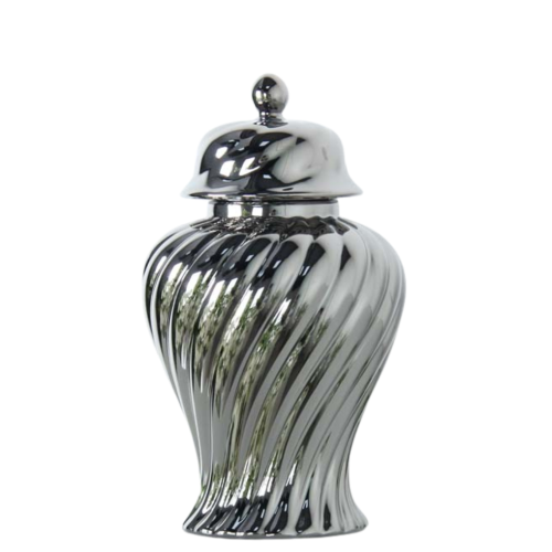 Ceramiczna waza Amfora Luxe w kolorze srebrnym, wysokość 37 cm. Posiada elegancki, spiralny wzór i zaokrągloną pokrywę z kulistym uchwytem. Błyszcząca powierzchnia nadaje jej nowoczesny charakter. Idealna jako dekoracja lub pojemnik na drobiazgi.