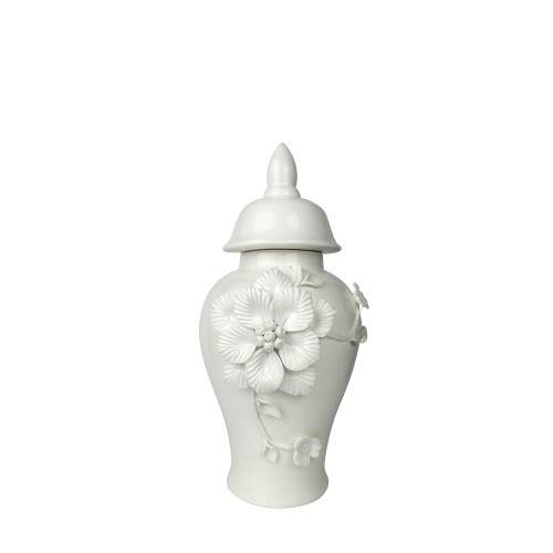 Waza ceramiczna w kształcie amfory, biała, wysokość 38 cm. Zdobiona wypukłym motywem kwiatowym z liśćmi. Posiada zamknięcie w formie czubatej pokrywki. Produkt ustawiony w pionie na jasnym tle.