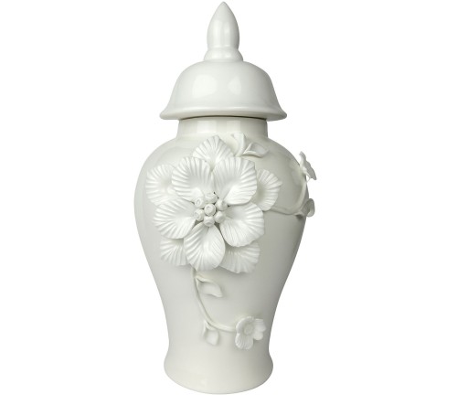 Waza ceramiczna amfora w kolorze białym, wysokość 47 cm, z pokrywą. Ozdobiona reliefem kwiatów i liści, z widocznymi detalami na powierzchni. Ujęcie z boku, eksponujące elegancki kształt i dekoracyjne elementy.