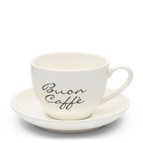 Filiżanka ze spodkiem w kolorze białym, z napisem Buon Caffè w czarnym kolorze. Filiżanka ma zaokrąglony kształt z delikatnym uchwytem, a spodek o prostym designie leży obok. Widok frontalny.