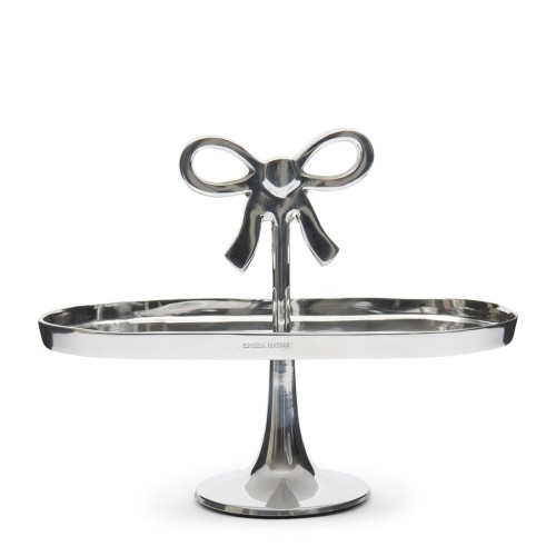 Srebrna patera Classic Bow Riviera Maison z okrągłą podstawą i ozdobną wstążką na środku. Posiada elegancki, błyszczący wykończenie, idealna do serwowania przekąsek. Ujęcie frontalne, na białym tle.