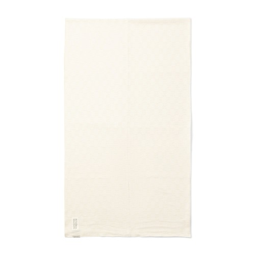 Obrus prostokątny RM Monogram Jacquard w kolorze jasnym, o wymiarach 270x150 cm. Wzór monogramu na powierzchni, materiał gładki. Obrus leży na białym tle, widoczny z przodu. Niewidoczne logo w dolnym rogu.