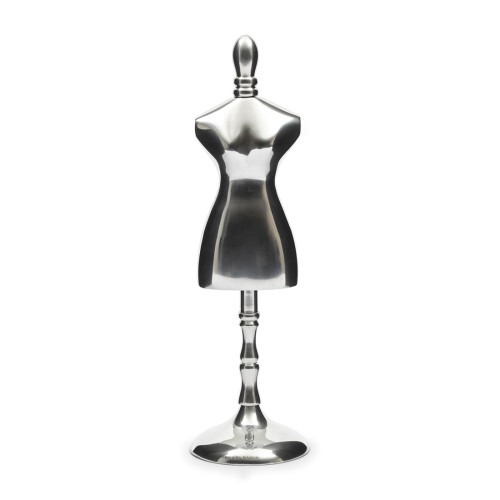 Dekoracja w kształcie manekina z metalicznym wykończeniem, stojąca na eleganckiej podstawie. Manekin ma klasyczny kształt sylwetki z wyraźnymi detalami, umieszczony na smukłej, ozdobnej nodze. Idealny jako element wystroju wnętrza.