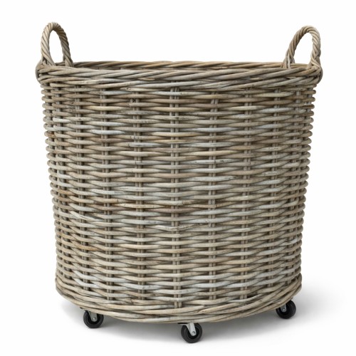 Duży okrągły kosz rattanowy na kółkach, wysokość 73 cm, w jasnych odcieniach z naturalnego rattanu. Kosz ma dwa uchwyty oraz wytrzymałą, plecioną strukturę, idealny do przechowywania różnych przedmiotów w domu lub ogrodzie.