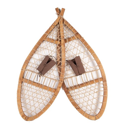 Dekoracja Rakiety Śnieżne Retro o długości 106 cm, wykonane z drewna, z siatką z włókna naturalnego. Produkt wyeksponowany na białym tle, ukazujący dwa połączone elementy w kształcie rakiet z widocznymi etykietami.