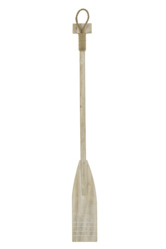 Dekoracyjne wiosło z naturalnego drewna o długości 110 cm, w jasnym odcieniu. Posiada oplot z juty u góry oraz charakterystyczny kształt łopatki z widocznymi poziomymi liniami. Wiosło prezentowane w pozycji pionowej na jednolitym tle.