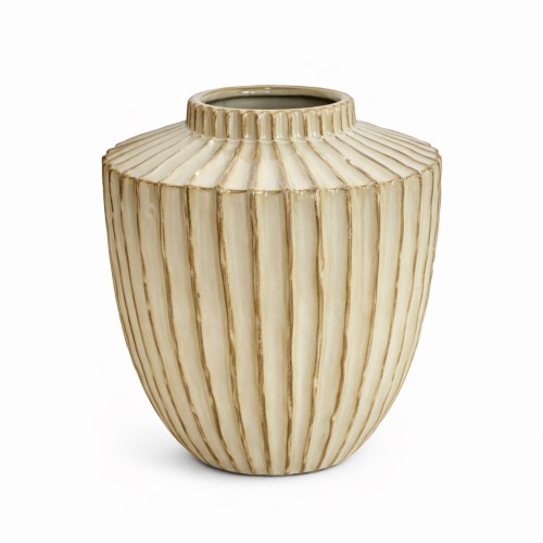 Beżowy wazon ceramiczny o wysokości 33 cm, z pionowymi żłobieniami na powierzchni. Szeroki u góry, zwężający się ku dołowi, z delikatnym okrągłym brzegiem. Umieszczony na jednolitym tle.