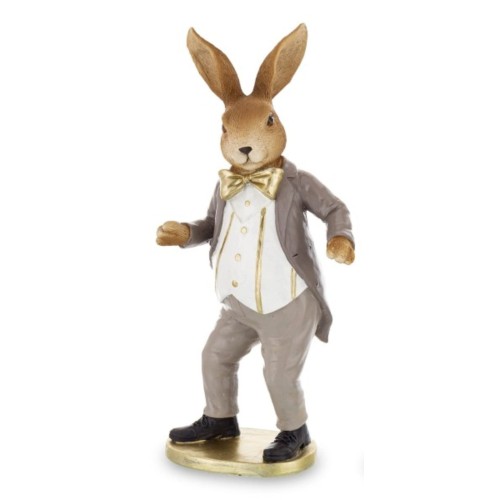 Figurka Zajączka Gentlemana 28 cm, frontalnie. Szary garnitur, biała koszula, złota muszka, czarne buty na złotej podstawie. Materiał ceramiczny z detalami guzików i futra.