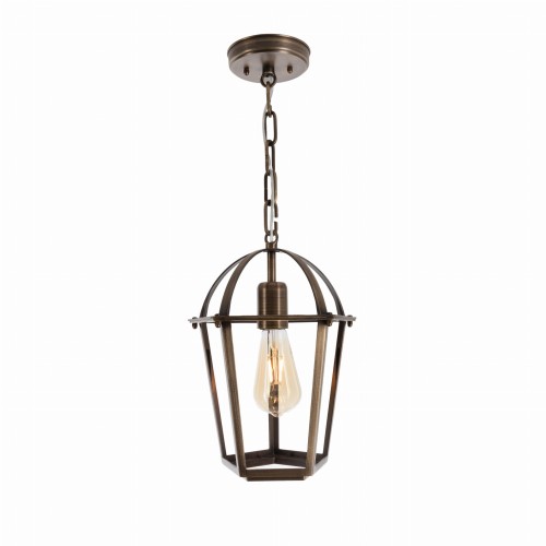 Lampa sufitowa Canton w kolorze mosiądzu, zawieszona na łańcuchu. Ma okrągłą, metalową osłonę z prostokątnymi przegrodami i przezroczystą żarówkę w środku. Produkt wisi w pionie, na jasnym tle.