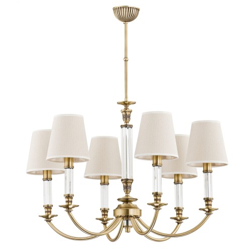 Lampa sufitowa Napoli w kolorze mosiądzu, z sześcioma abażurami w jasnym odcieniu. Ma elegancką konstrukcję z przezroczystymi elementami. Ujęcie frontalne, wisząca, wymiary 73x73x70 cm, na białym tle.