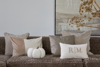 Poduszka Dekoracyjna Aveiro Monogram Beżowa 60x60cm Riviera Maison 5