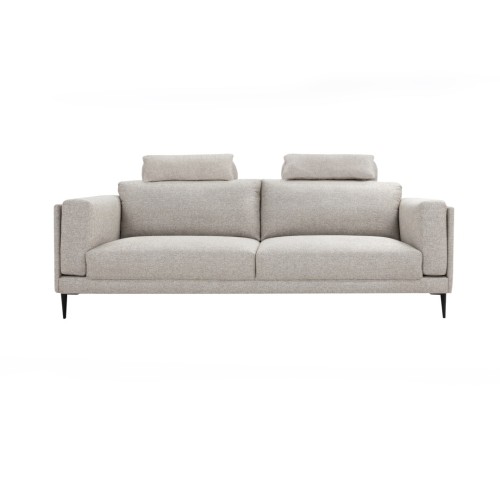 Trzyosobowa sofa Lavero w kolorze jasnoszarym, z poduszkami oparciowymi, o wymiarach 220x105x81 cm. Stojąca na czarnych metalowych nóżkach, z prostymi liniami i tapicerowanym siedziskiem. Idealna do nowoczesnych wnętrz.