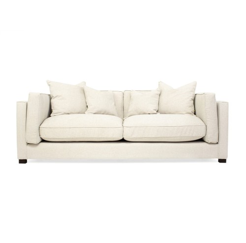 3,5 osobowa sofa Empirio w kolorze jasnym, z pojemnymi poduszkami i szerokimi podłokietnikami. Ukazana z przodu, stojąca na ciemnych nóżkach. Wymiary: 235x105x78 cm. Elegancka, tapicerowana, z miękkim wykończeniem, idealna do nowoczesnych wnętrz.