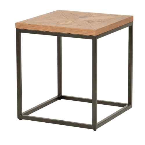 Industrialny stolik z kwadratowym, jasnym dębowym blatem o geometrycznym wzorze i matowym wykończeniu, na ciemnografitowej metalowej ramie. Minimalistyczny design, wysokość 45 cm, na prostym tle, zdjęcie frontalne.