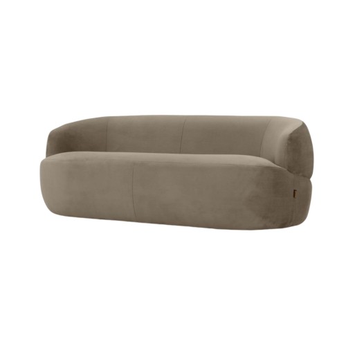 Nowoczesna sofa oliwkowa o opływowym kształcie, miękka, z zaokrąglonymi liniami i eleganckimi szwami. Leży na jasnym tle, podkreślając minimalistyczny styl. Wymiary: 190x88x68 cm.