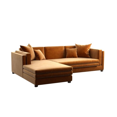 Duża narożna sofa Liamos w kolorze brązowym, o wymiarach 270x190-105x78 cm, z miękkimi poduszkami. Rozłożona w kształcie L, na jednolitym tle. Wysoka jakość tapicerki, prostokątne oparcia, elegancka forma. Idealna do nowoczesnych wnętrz.