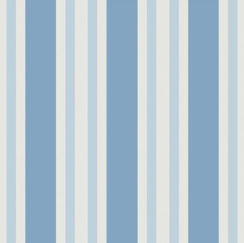 Tapeta Cole and Son Polo Stripe w odcieniach białym i błękitnym, z pionowymi pasami. Widoczność na prostym tle, bez detali dekoracyjnych. Produkt rozłożony, prezentujący wzór w całości, idealny do aranżacji wnętrz.