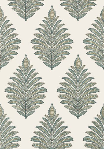 Tapeta Thibaut Anna French PALAMPORE LEAF w kolorze błękitu i beżu, z wyrazistym wzorem liści w różnych odcieniach. Wzór rozmieszczony równomiernie na jasnym tle. Produkt w formie zrolowanej, gotowy do montażu.