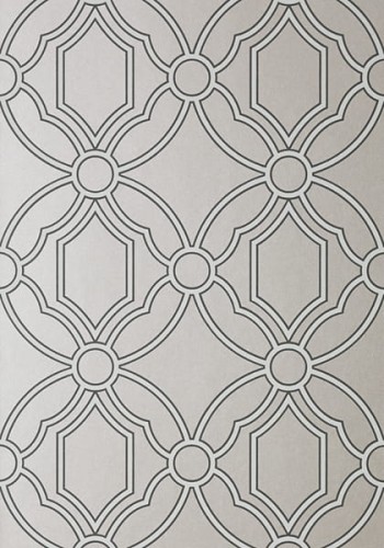 Tapeta Thibaut Anna French ROSCOE Silver w kolorze srebrnym z monochromatycznym wzorem w kształcie ośmiokątów i okręgów, układającym się w regularny, geometryczny motyw. Ujęcie frontalne, na lekko teksturowanym tle.