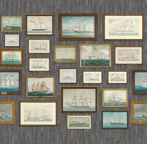 Tapeta Marstrand II Captain's Cabin w morskim odcieniu z realistycznymi obrazami statków w ramkach na drewnianym tle, bez napisów i logo, idealna do wnętrz o morskiej tematyce.