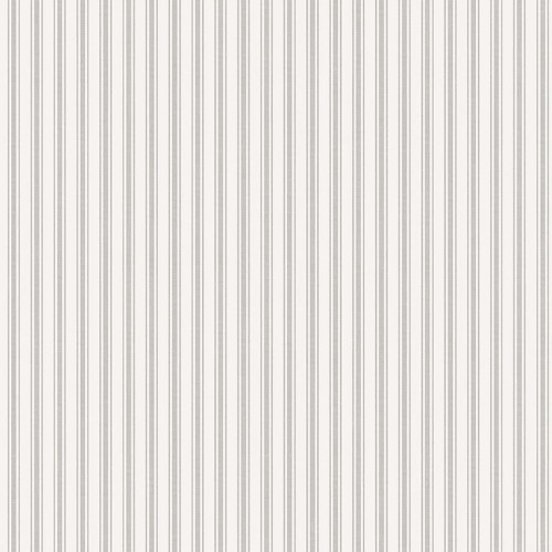 Tapeta Marstrand II Aspo Stripe Grey/White z poziomymi biało-szarymi paskami, matowa o subtelnej teksturze. Proste, jasne tło, idealne do różnych wnętrz.
