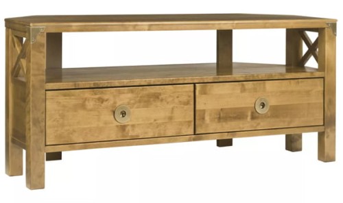 Stolik narożny drewniany RTV w kolorze miodowym, o wymiarach 110x40x50 cm. Posiada dwie szuflady z okrągłymi uchwytami, otwartą przestrzeń na akcesoria oraz przestawny korpus, prezentowany frontalnie na prostym tle.