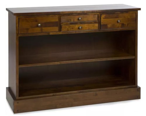 Konsola Garrat Laura Ashley w kolorze kasztanowym, o wymiarach 110x36,5x80 cm. Posiada cztery szuflady z metalowymi uchwytami oraz dwie otwarte półki. Ustawiona w pozycji stojącej, z prostym, minimalistycznym designem i gładką powierzchnią.