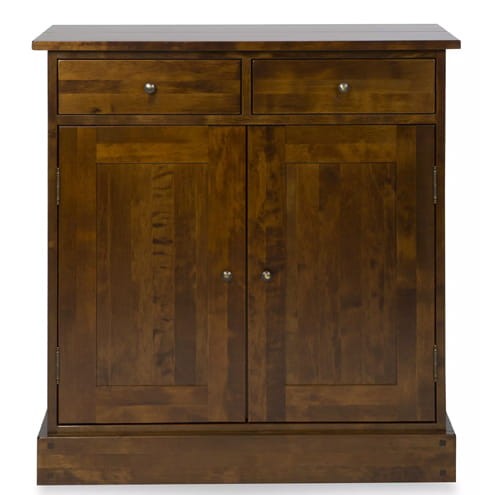 Komoda Garrat Laura Ashley w kolorze kasztanowym, wymiary 90x43x95 cm. Posiada dwa szuflady u góry oraz dwie zamykane drzwiczki na dole, wykonana z drewna, prosty, klasyczny design. Stoi na stabilnej podstawie, idealna do wnętrz.