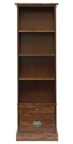 Regal na książki Garrat Laura Ashley w kolorze kasztanowym, o wymiarach 57x37x183 cm. Posiada cztery otwarte półki oraz jedną szufladę z metalowym uchwytem. Prosta forma, stojący, na jednolitym tle.