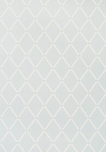 Tapeta Thibaut POMPTON TRELLIS w odcieniu błękitnym, z delikatnym wzorem w romby i białymi liniami, tworzy subtelną siatkę. Tło jasne, gładkie, idealne do aranżacji wnętrz.