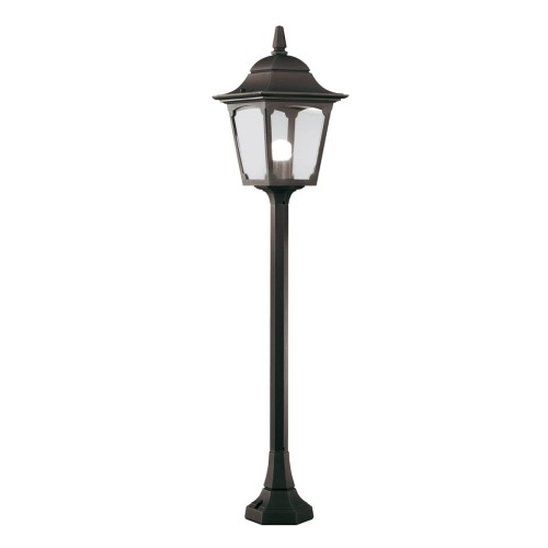 Stojąca lampa zewnętrzna Chappy 3 w kolorze czarnym, o wysokości 100 cm i średnicy 20,5 cm. Posiada klasyczny, szklany klosz i dekoracyjny daszek, umieszczona na stabilnej podstawie. Idealna do oświetlenia przestrzeni ogrodowych lub chodników.