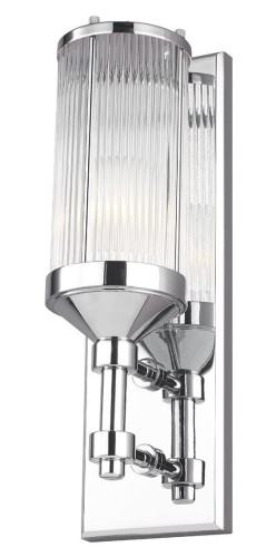 Kinkiet Orvieto 12,1x12,1x38,1 cm z przezroczystym, pionowym kloszem i chromowanym metalowym wykończeniem. Montowany na ścianie, klasyczny z żłobieniami i refleksami światła, bez dekoracji.